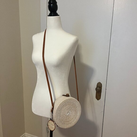 Handcrafted Floral Woven Crossbody Bag – NWT - Picture 4 of 8